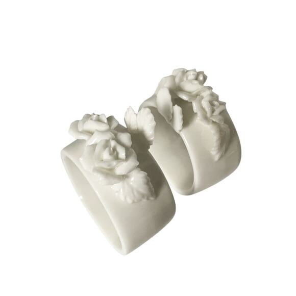 Vintage Set of 4 White Porcelain Roses Napkin Rings - Picture 2 of 6